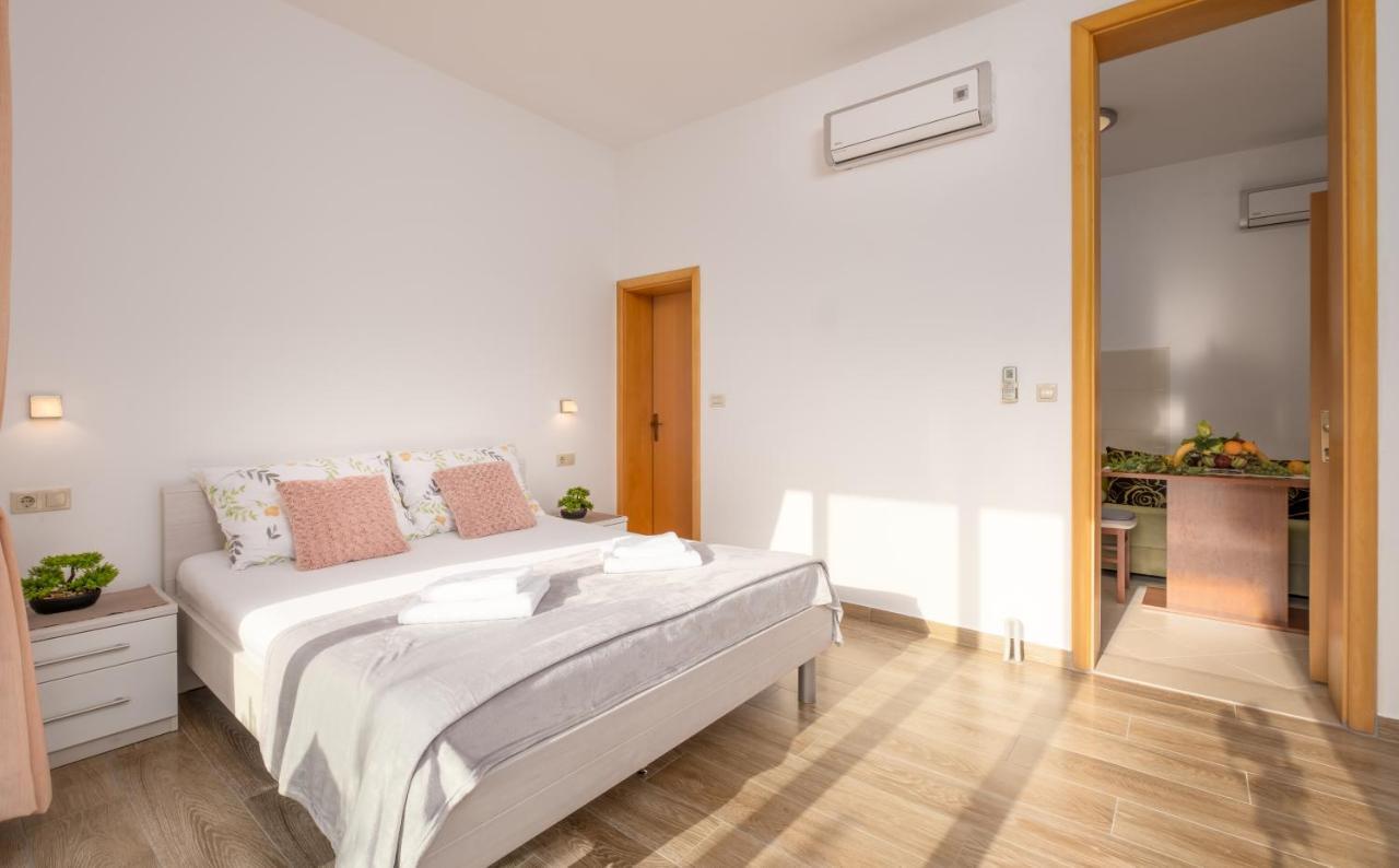 Studio Apartment Brigita Mlini Exterior photo